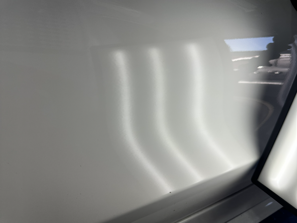 Dieselbe Stelle nach der Reparatur – glatt und ohne sichtbare Spuren