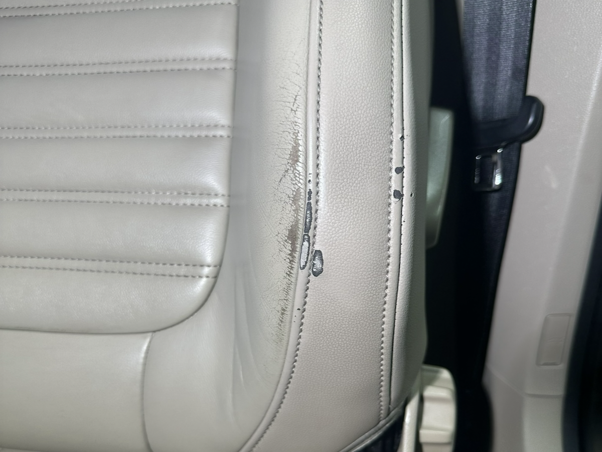Leder vor der Reparatur